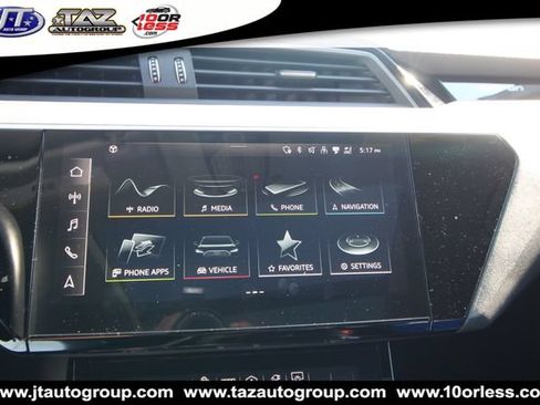 Used 2022 Audi e-tron Premium Plus w/ Premium Plus Package AWD/4WD image 25