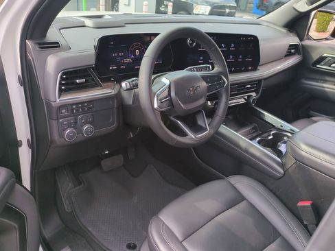 Used 2025 Chevrolet Suburban Z71 AWD/4WD image 10