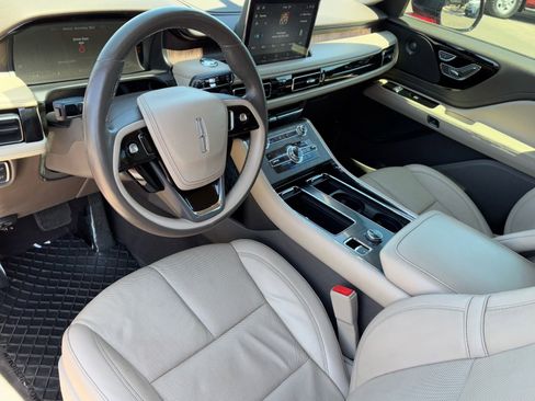 Used 2020 Lincoln Aviator Reserve w/ Equipment Group 201A AWD/4WD image 16