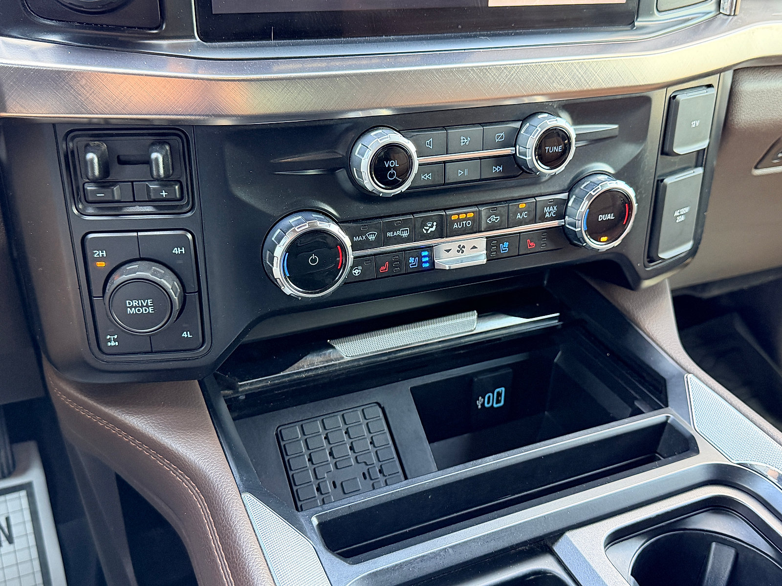Used 2023 Ford F250 King Ranch w/ Chrome Package AWD/4WD image 37