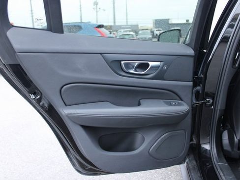 Used 2025 Volvo V60 B5 Cross Country Plus image 31