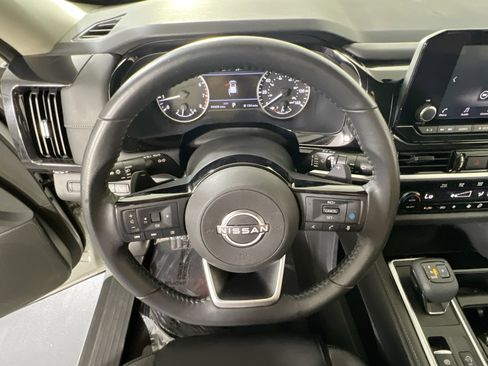 Used 2022 Nissan Pathfinder SV image 10