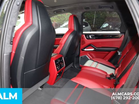 Used 2023 Porsche Cayenne Turbo AWD/4WD image 18