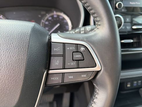 Used 2022 Toyota Highlander XLE image 21