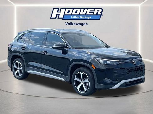 New 2025 Volkswagen Tiguan SE FWD image 1