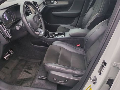 Used 2021 Volvo XC40 T5 R-Design image 16