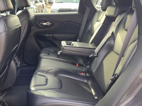 Used 2021 Jeep Cherokee Latitude Plus image 16