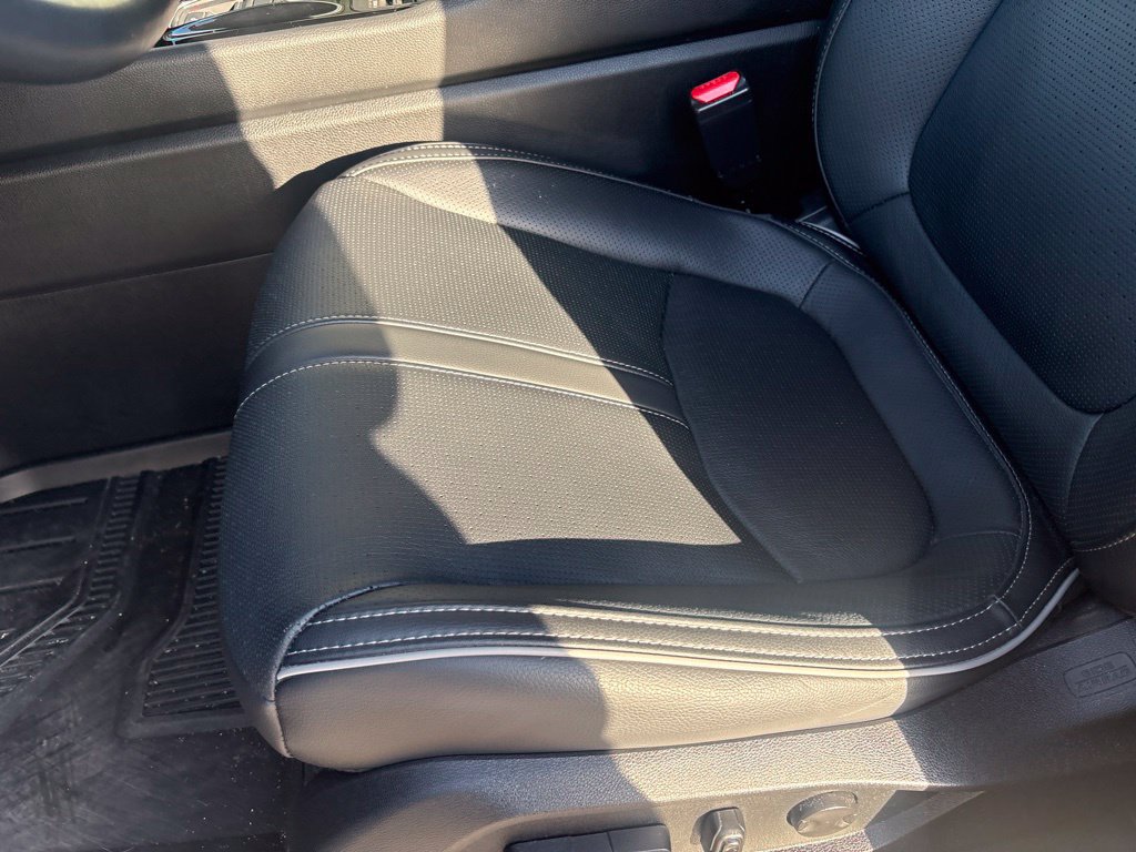Used 2025 Honda Pilot Elite image 13