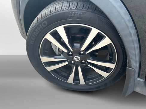 Used 2020 Nissan Kicks SV image 2