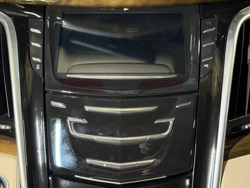 Used 2019 Cadillac Escalade Luxury AWD/4WD image 43