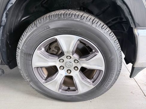 Used 2019 RAM 1500 Laramie AWD/4WD image 3