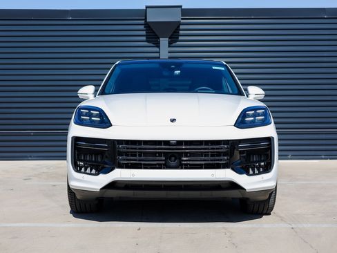 New 2025 Porsche Cayenne Turbo image 10