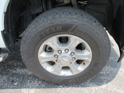 Used 2024 RAM 2500 Big Horn AWD/4WD image 9