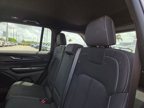 Used 2024 Jeep Grand Cherokee Laredo RWD image 17