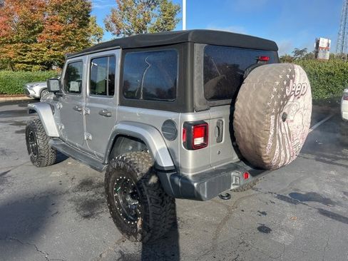 Used 2018 Jeep Wrangler Unlimited Sahara image 8