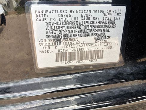 Used 2025 Nissan Versa SV FWD image 27