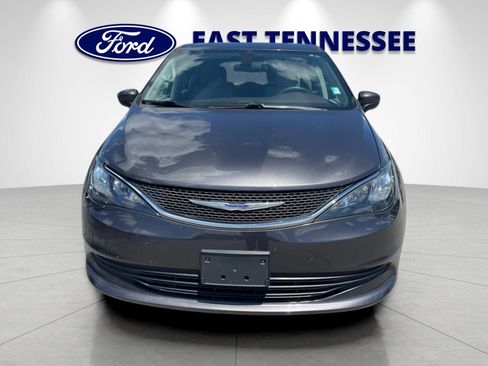 Used 2020 Chrysler Voyager LX FWD image 9