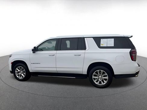 Used 2023 Chevrolet Suburban Premier RWD image 9