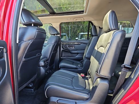 Used 2023 Honda Pilot Elite image 10