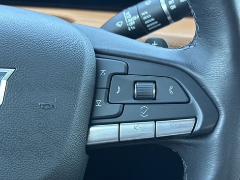 Used 2024 Cadillac XT4 Premium Luxury image 17