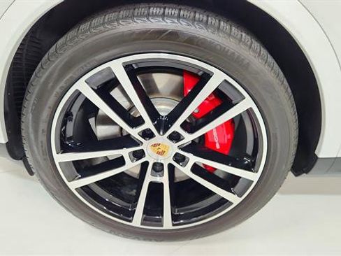 Used 2024 Porsche Cayenne S image 34