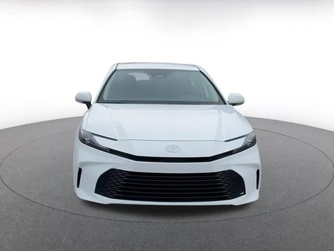 Used 2025 Toyota Camry LE image 4
