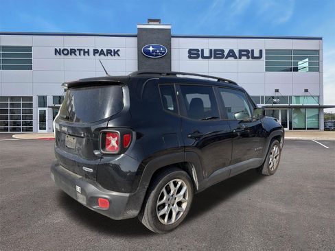 Used 2015 Jeep Renegade Latitude FWD image 3