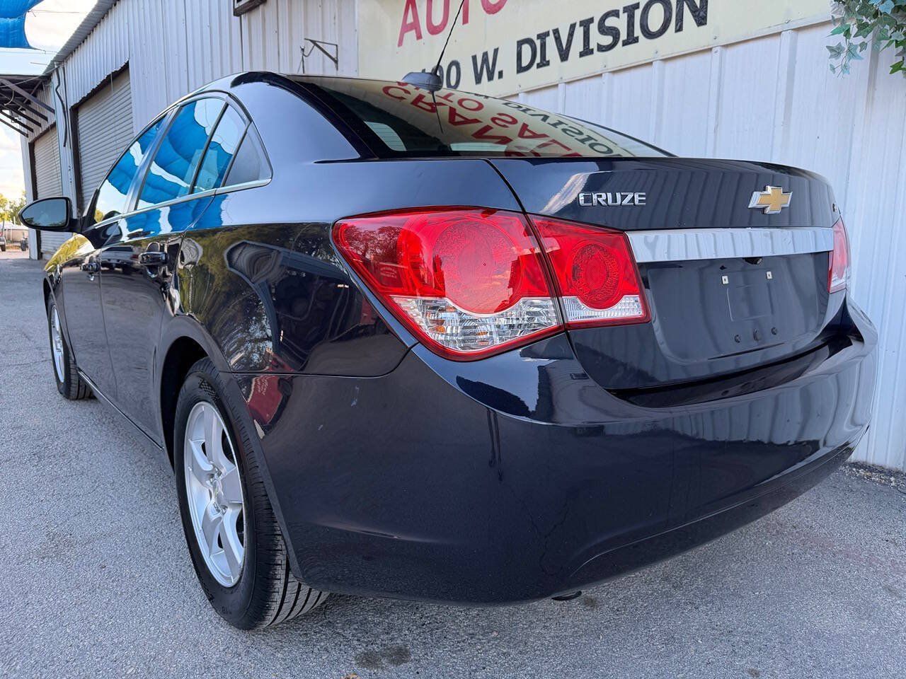 Used 2015 Chevrolet Cruze LT w/ Technology Package FWD image 10