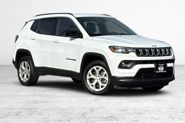 Used 2024 Jeep Compass Latitude AWD/4WD image 2