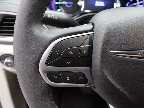 Used 2023 Chrysler Pacifica Touring-L FWD image 26