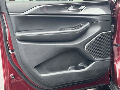 Used 2022 Jeep Grand Cherokee L Laredo image 14