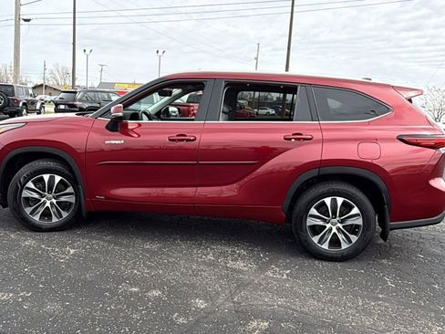 Used 2021 Toyota Highlander XLE image 4