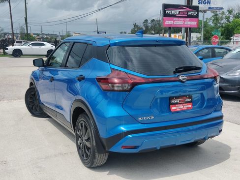 Used 2022 Nissan Kicks S image 3