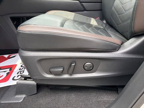 Used 2025 Nissan Pathfinder Platinum FWD image 13