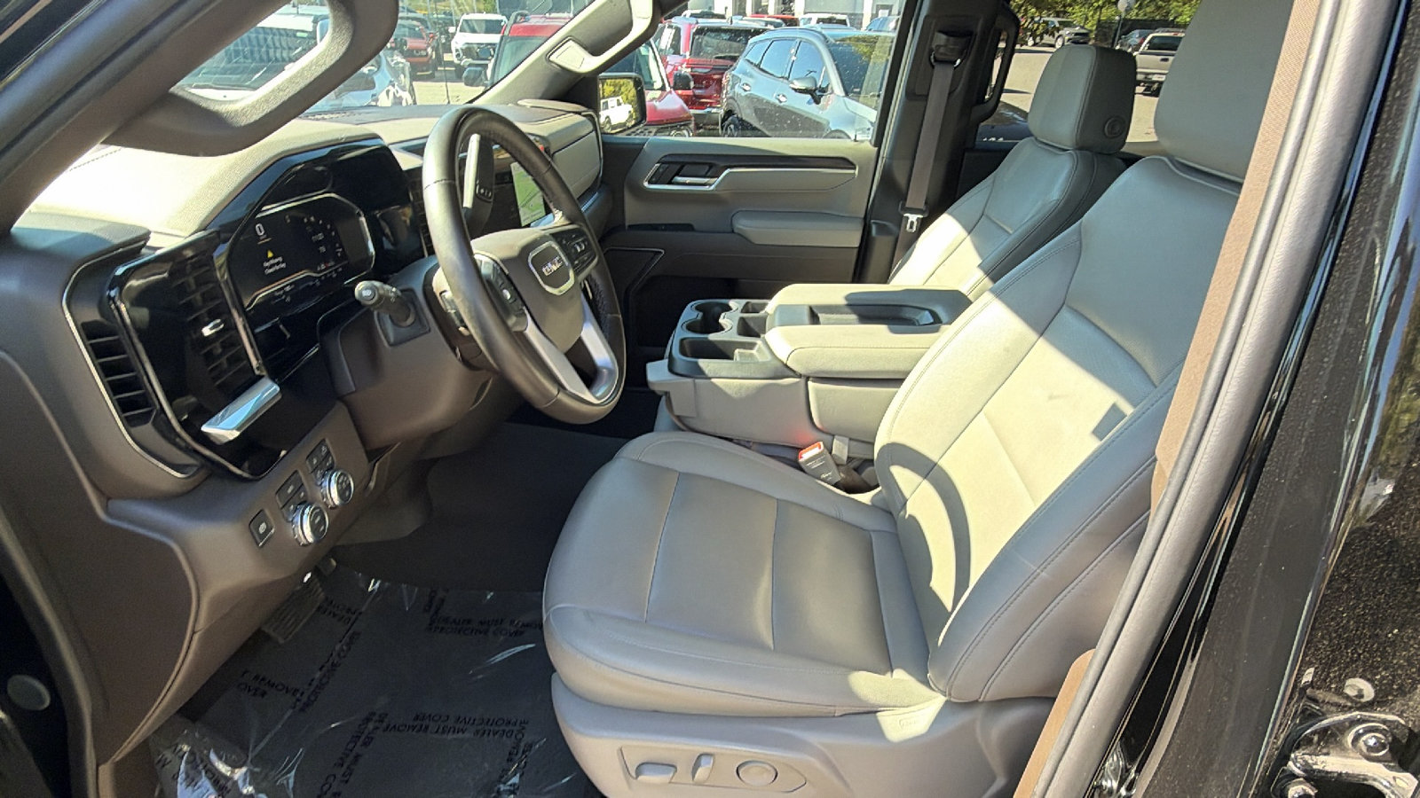 Used 2025 GMC Sierra 1500 SLT AWD/4WD image 16
