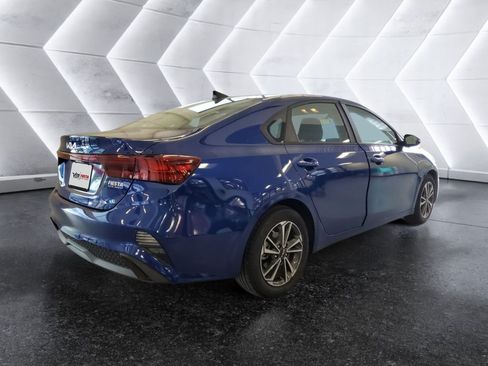 Used 2023 Kia Forte LXS w/ LXS Technology Package FWD image 4