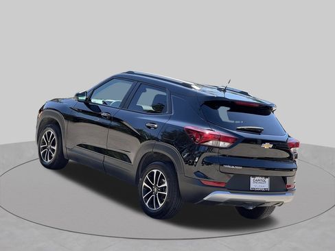 Used 2025 Chevrolet TrailBlazer LT FWD image 3