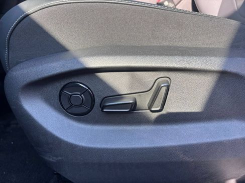 Used 2026 Volkswagen Tiguan SE AWD/4WD image 21