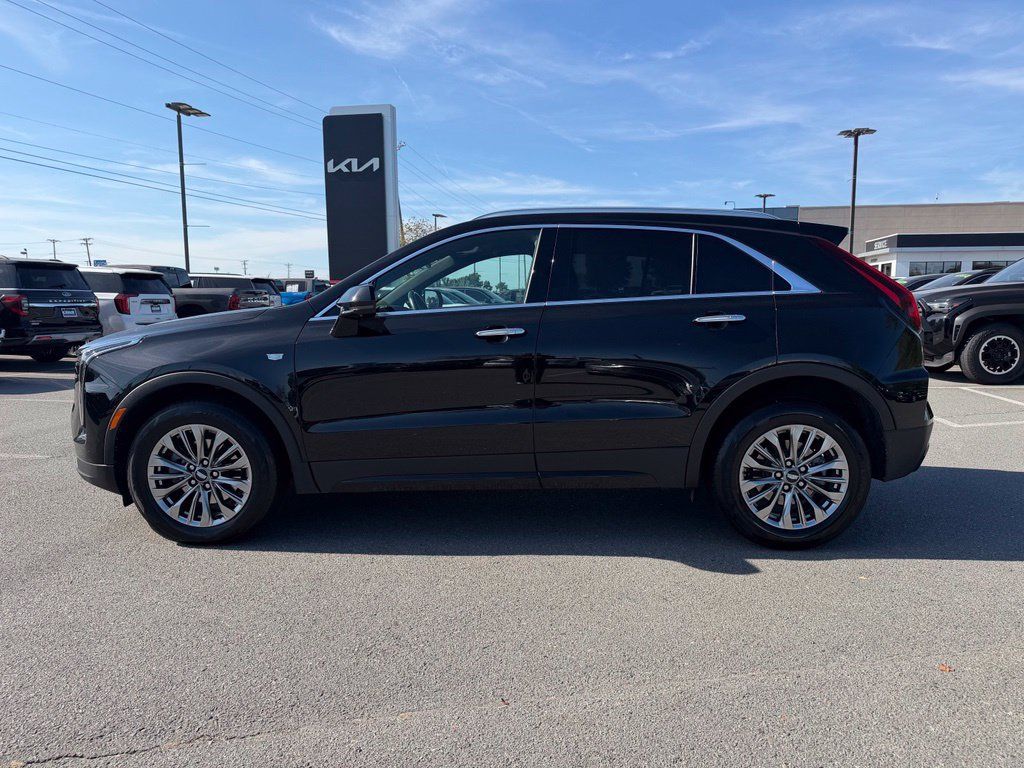 Used 2025 Cadillac XT4 Premium Luxury FWD image 4