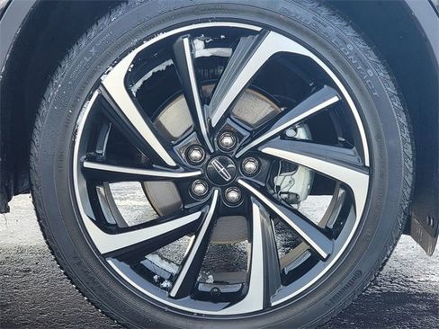 Certified 2025 Lincoln Corsair Reserve w/ Equipment Group 202A image 16