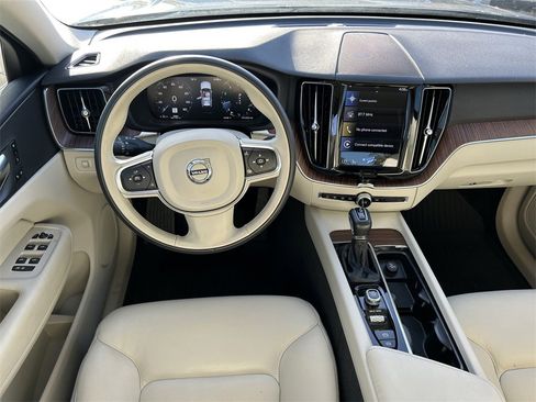 Used 2021 Volvo XC60 T5 Momentum w/ Protection Package Premier image 17