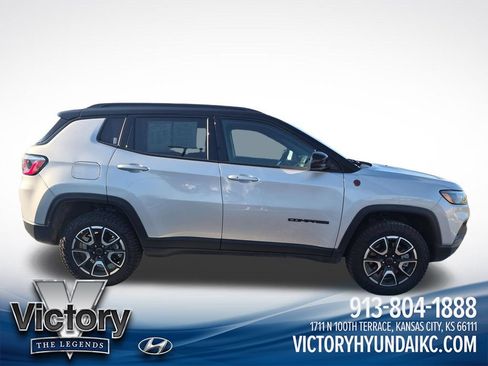 Used 2026 Jeep Compass Trailhawk AWD/4WD image 6