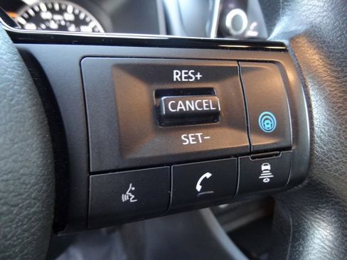 Used 2022 Nissan Rogue SV image 17