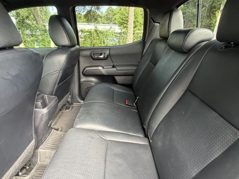 Used 2022 Toyota Tacoma TRD Sport w/ TRD Premium Sport Package AWD/4WD image 32