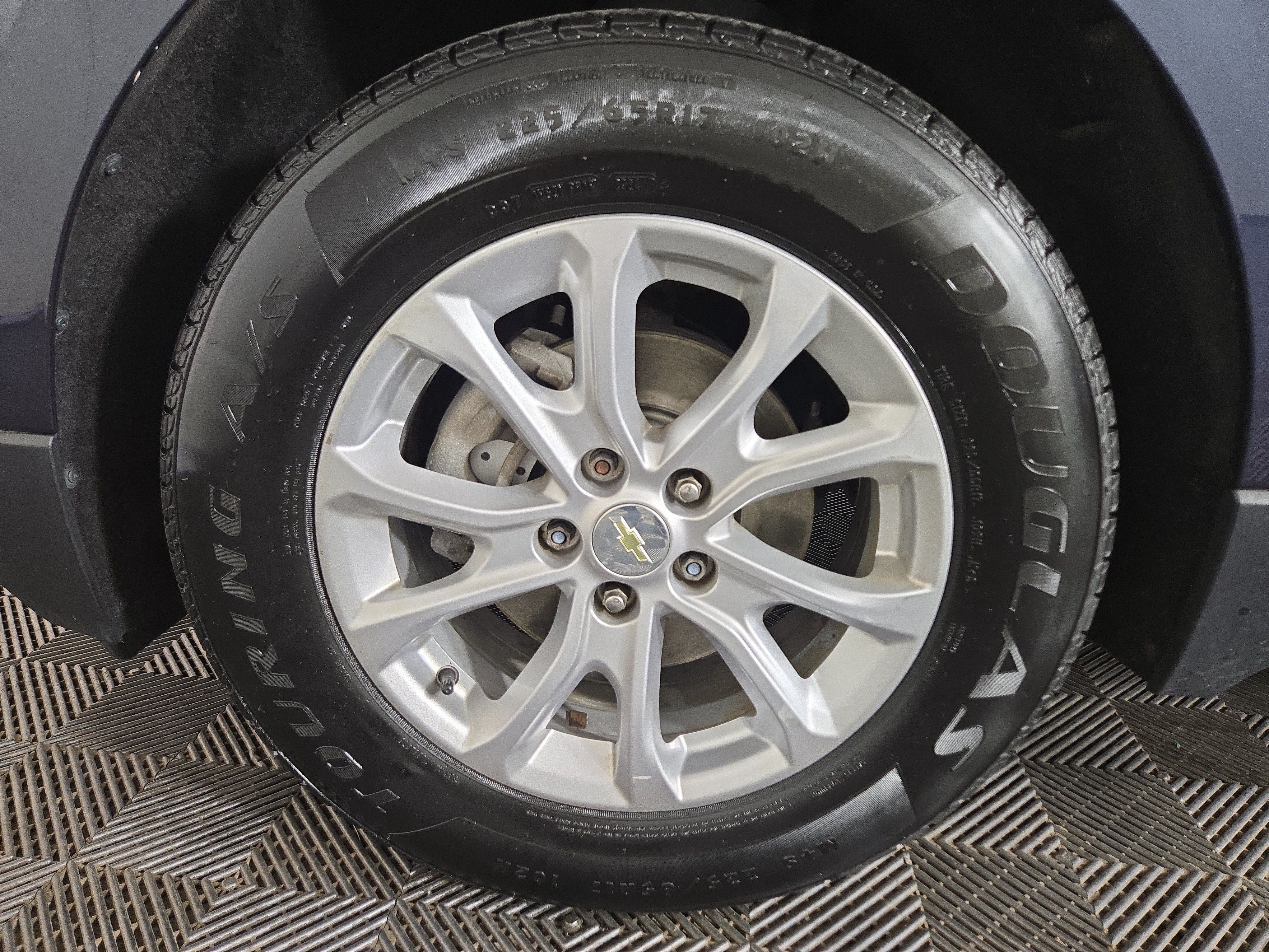 Used 2018 Chevrolet Equinox LS AWD/4WD image 32