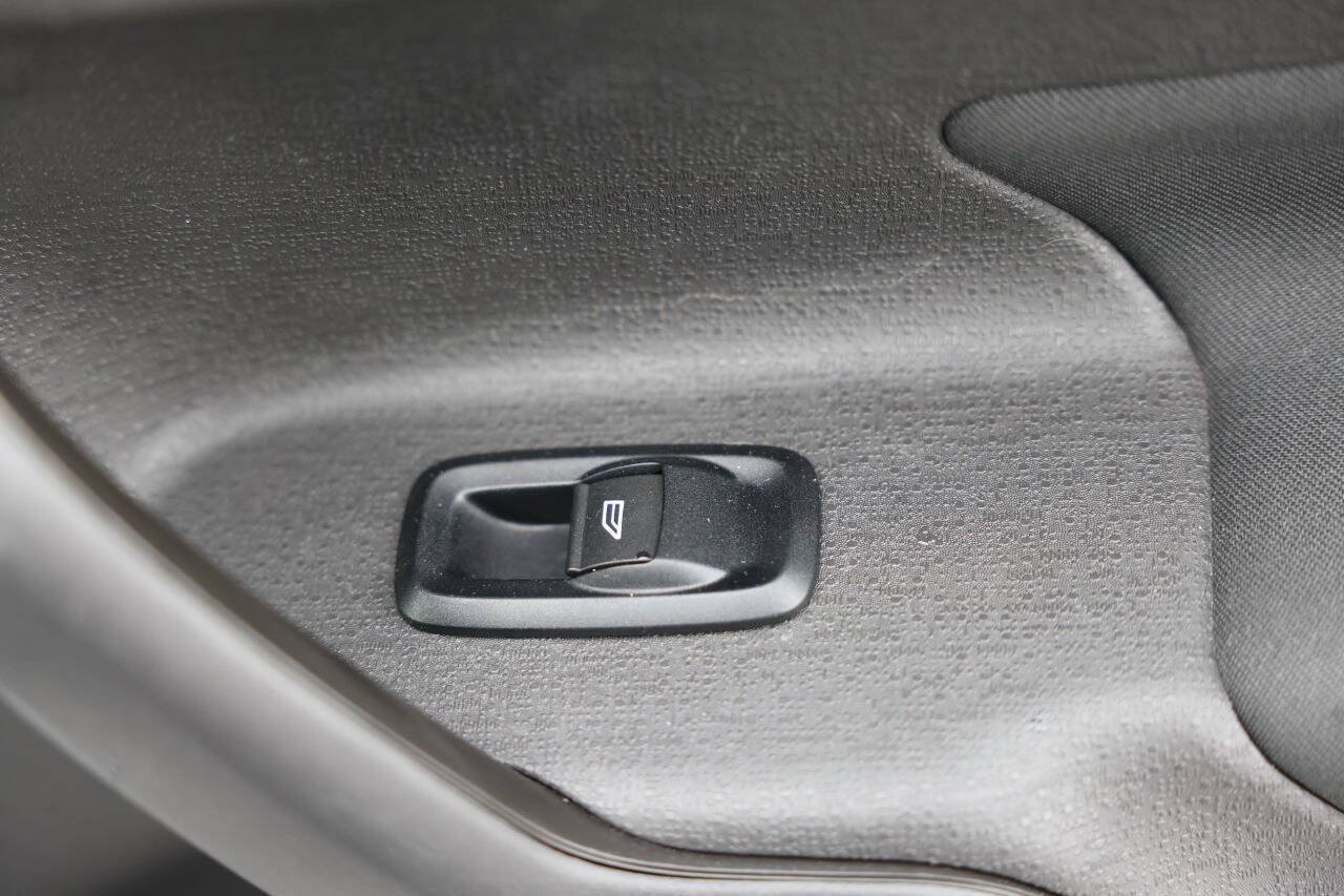 Used 2015 Ford Fiesta SE FWD image 11