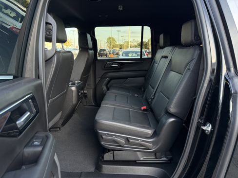 Used 2025 Chevrolet Suburban LT image 36
