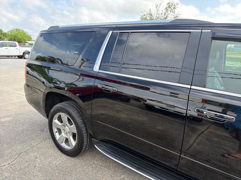 Used 2019 Chevrolet Suburban Premier image 13