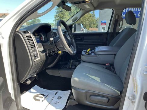 Used 2018 RAM 2500 Tradesman w/ Chrome Appearance Group image 27