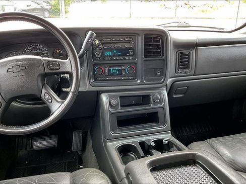 Used 2004 Chevrolet Avalanche Z66 w/ Sun And Sound Package RWD image 8